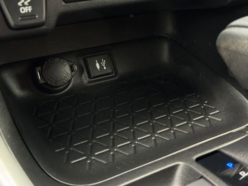 Certified 2019 Toyota RAV4 LE AWD/4WD image 27