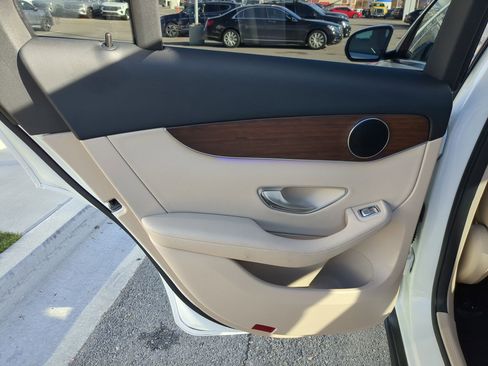 Used 2021 Mercedes-Benz GLC 300 image 32