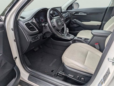Certified 2021 Kia Seltos EX image 28