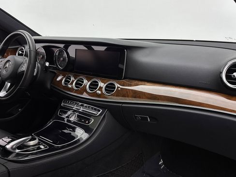 Used 2018 Mercedes-Benz E 400 4MATIC Sedan w/ Premium 1 Package image 37