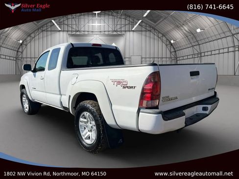 Used 2006 Toyota Tacoma Pickup 4D 6 ft image 4