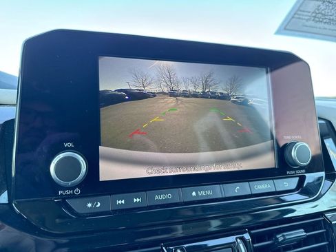 Used 2024 Nissan Pathfinder SV image 15