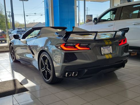 Used 2022 Chevrolet Corvette Stingray Premium Conv w/ Z51 Performance Package RWD image 3