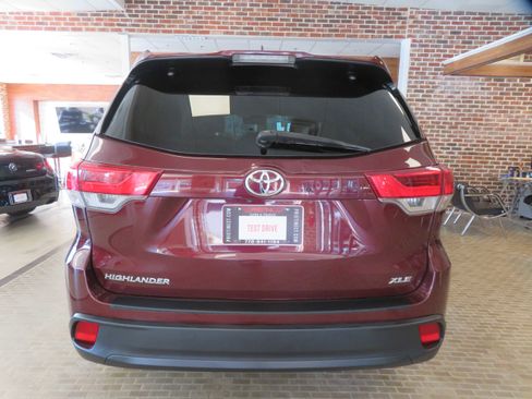 Used 2019 Toyota Highlander SE image 70