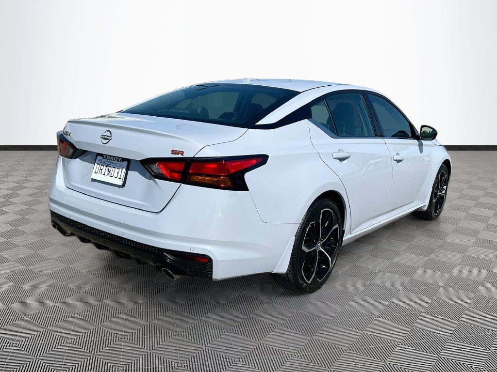 Used 2025 Nissan Altima 2.5 SR w/ SR Premium Package FWD image 7