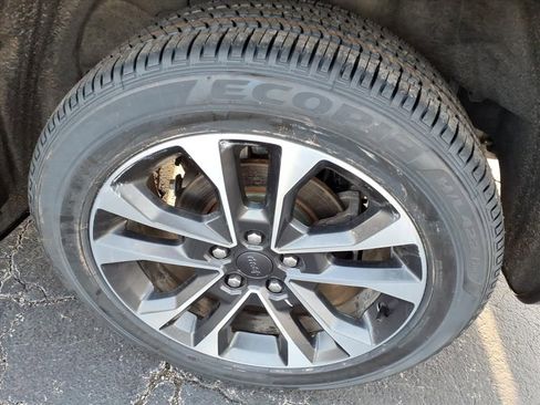 Certified 2022 Jeep Grand Cherokee Overland w/ Luxury Tech Group IV image 5