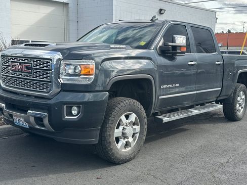 Used 2018 GMC Sierra 3500 Denali image 4