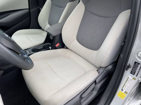 Used 2022 Toyota Corolla LE FWD image 11