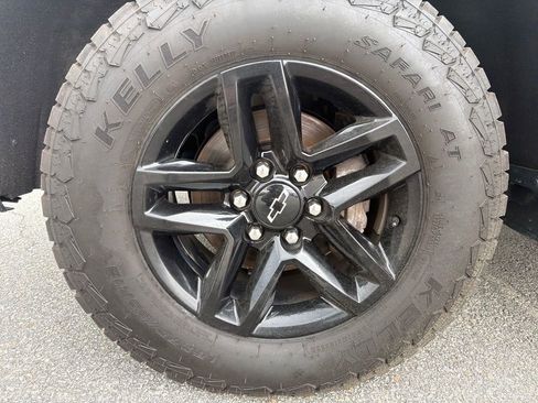Used 2021 Chevrolet Silverado 1500 Custom Trail Boss AWD/4WD image 25