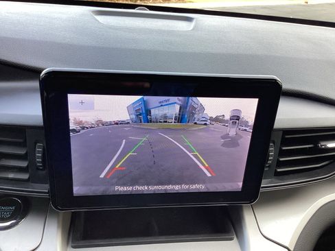 Used 2022 Ford Explorer XLT image 16