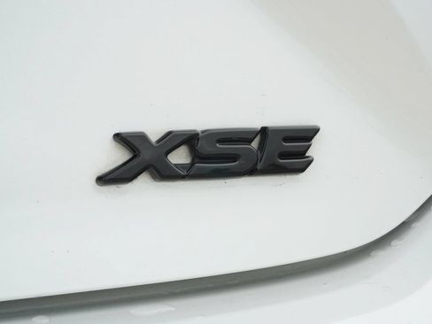 Used 2025 Toyota Camry XSE FWD image 9