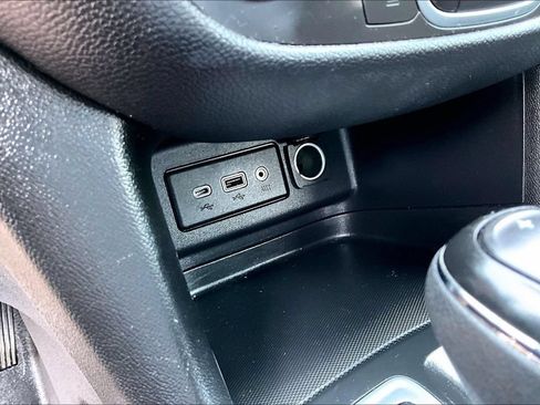 Used 2019 Chevrolet Equinox LT AWD/4WD image 16