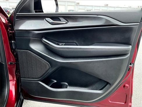 Used 2023 Jeep Grand Cherokee Altitude image 12