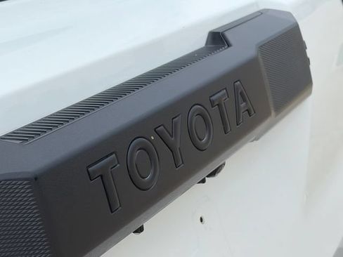 Used 2025 Toyota 4Runner SR5 AWD/4WD image 12