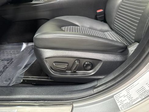 Used 2024 Toyota Camry SE FWD image 5