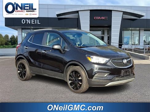 Used 2022 Buick Encore Preferred image 1