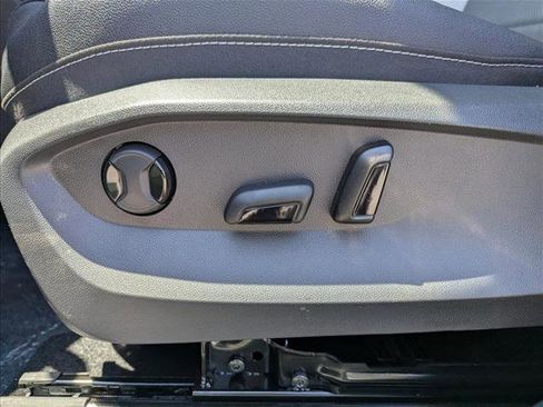 New 2026 Volkswagen Taos SEL AWD/4WD image 11
