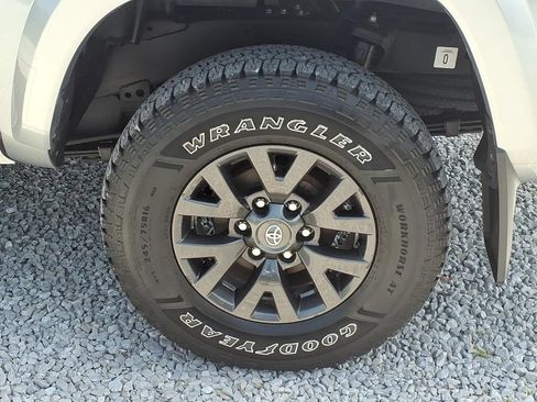Used 2021 Toyota Tacoma SR5 RWD image 16