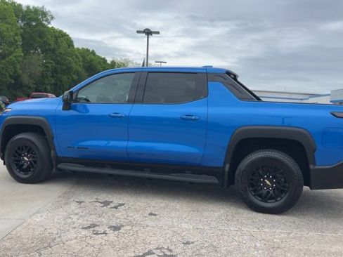 New 2025 Chevrolet Silverado EV LT image 6