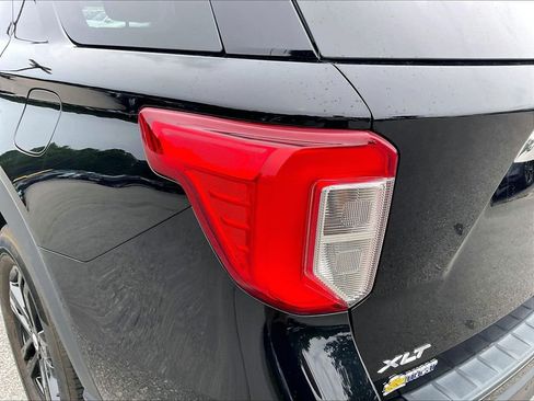 Used 2023 Ford Explorer XLT AWD/4WD image 31