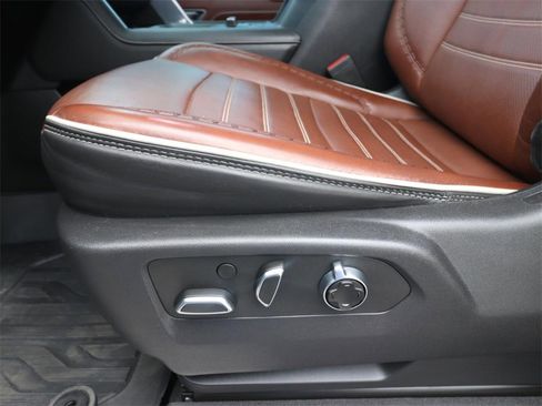 Used 2024 GMC Sierra 3500 Denali Ultimate image 16