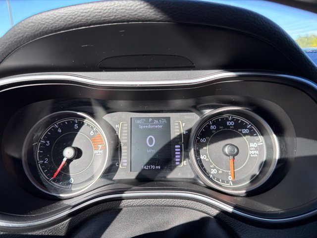 Used 2019 Jeep Cherokee Latitude w/ Cold Weather Group FWD image 13