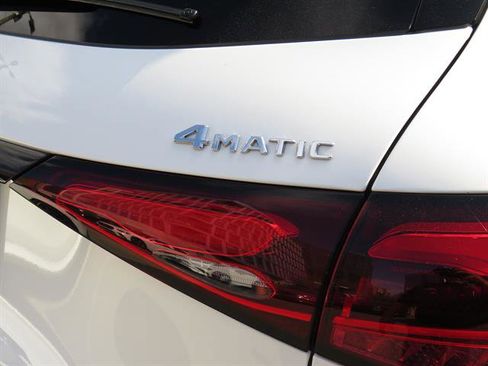 Used 2025 Mercedes-Benz GLC 300 4MATIC image 28