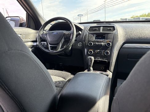 Used 2018 Ford Explorer XLT AWD/4WD image 26