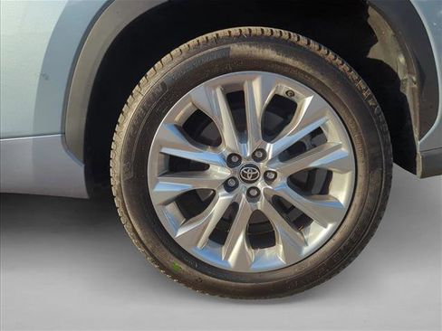 Used 2021 Toyota Highlander Limited image 8