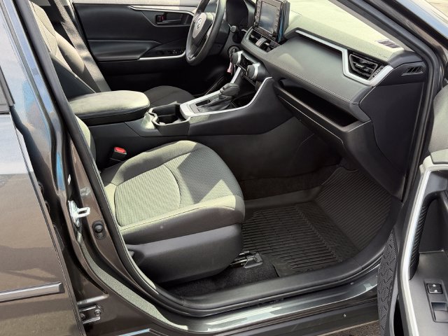 Used 2021 Toyota RAV4 LE FWD image 25