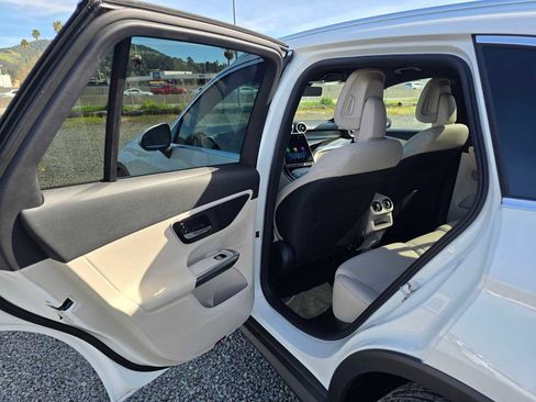 Used 2026 Mercedes-Benz GLC 300 image 17