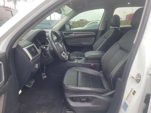 Used 2021 Volkswagen Atlas SE w/ Panoramic Sunroof Package FWD image 6