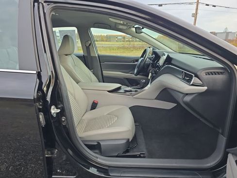 Used 2023 Toyota Camry SE image 9