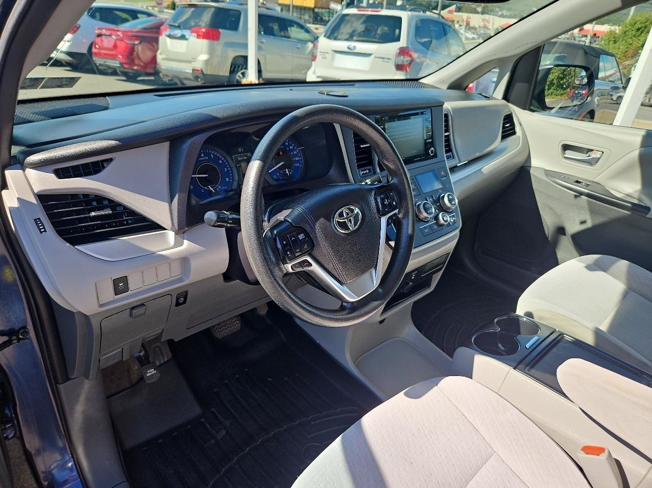 Used 2020 Toyota Sienna LE FWD image 15