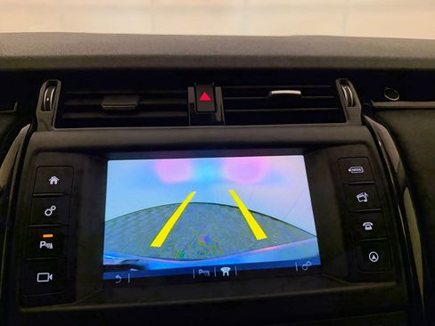 Used 2017 Land Rover Discovery SE AWD/4WD image 22