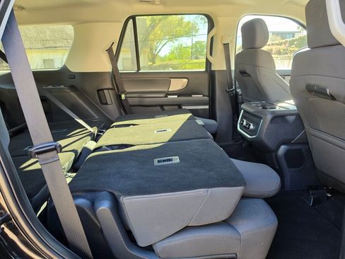 Used 2025 Ford Expedition Active image 39