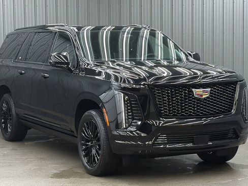 Used 2025 Cadillac Escalade ESV Sport Platinum image 7