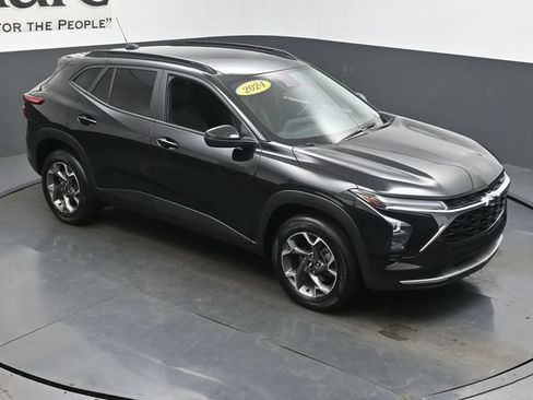 Used 2024 Chevrolet Trax LT w/ Driver Confidence Package FWD image 49