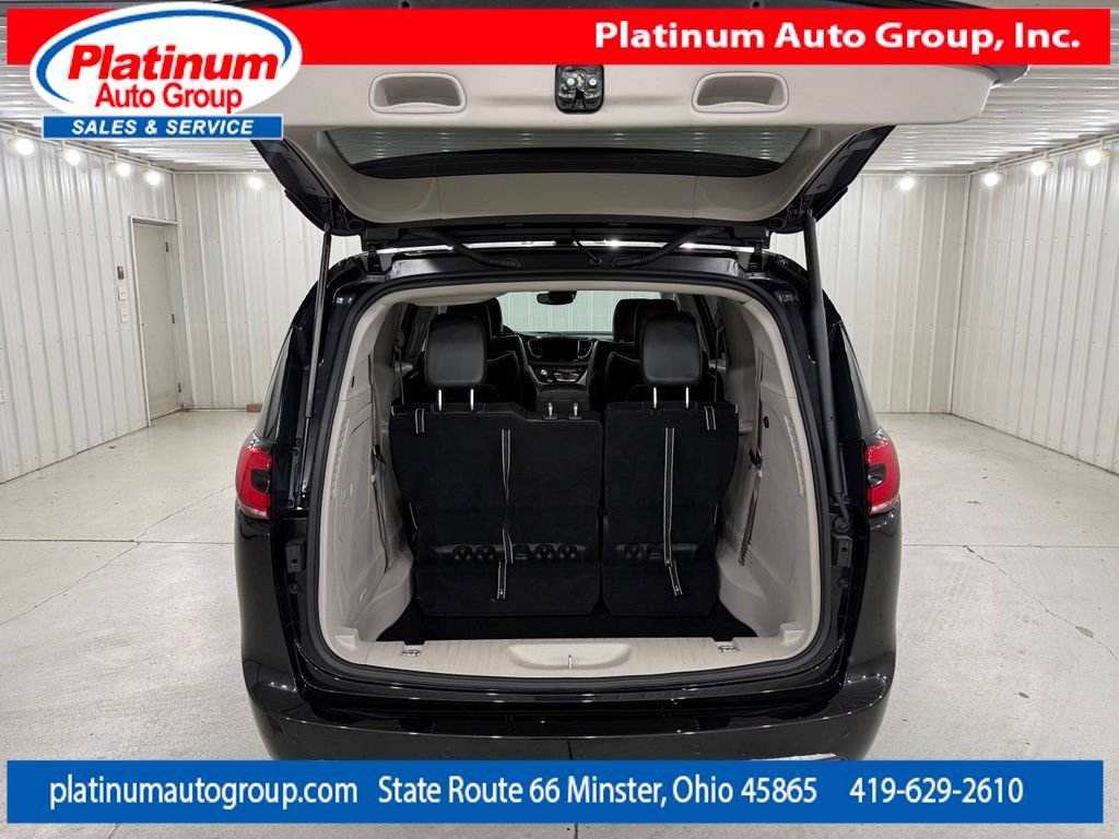 Used 2023 Chrysler Pacifica Limited FWD image 31