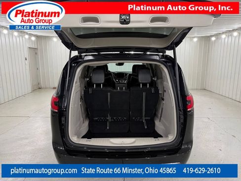 Used 2023 Chrysler Pacifica Limited FWD image 31