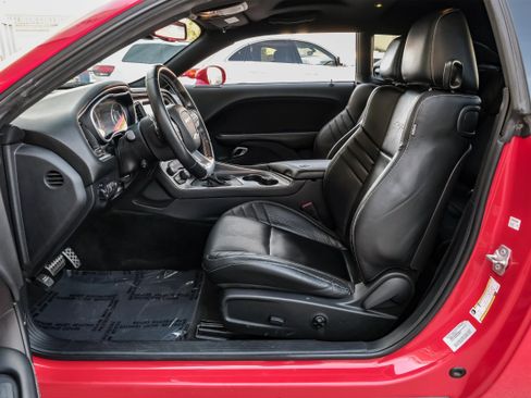 Used 2015 Dodge Challenger SRT w/ Technology Group image 3