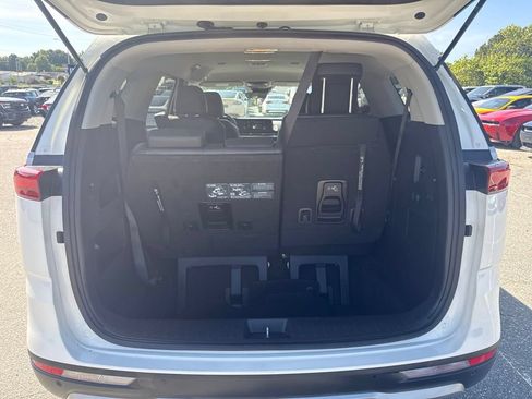 Used 2024 Kia Carnival LX FWD image 19