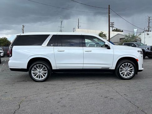 Used 2024 Cadillac Escalade ESV Premium Luxury AWD/4WD image 2