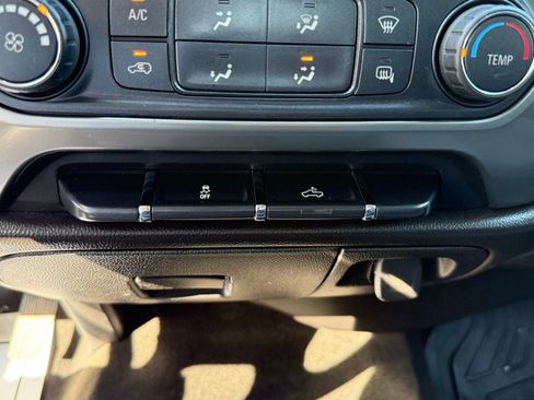 Used 2018 Chevrolet Silverado 1500 LT image 48