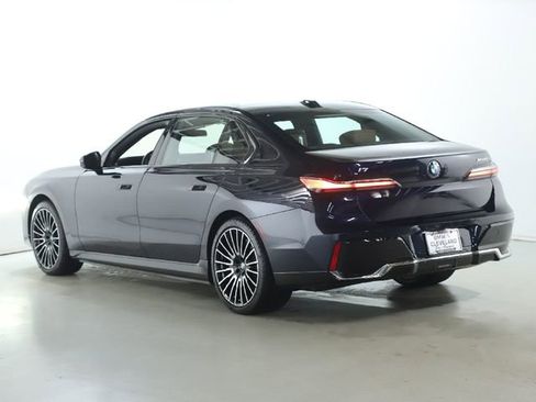 Used 2025 BMW i7 xDrive60 image 42