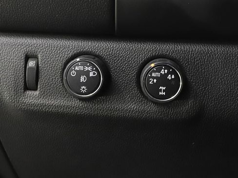 Used 2015 GMC Canyon SLT image 24