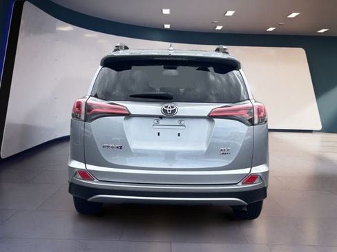 Used 2018 Toyota RAV4 XLE AWD/4WD image 4