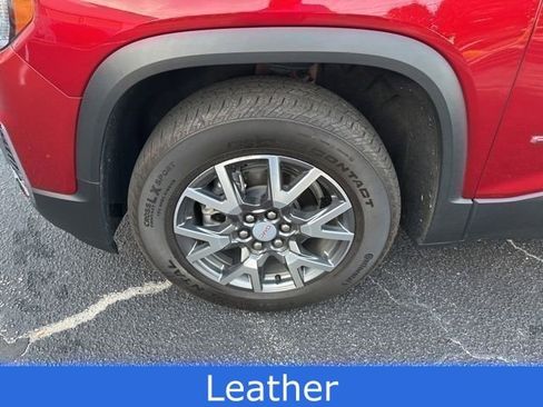 Certified 2023 GMC Acadia SLT w/ Technology Package image 4