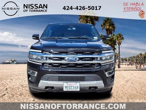 Used 2022 Ford Expedition Limited image 2