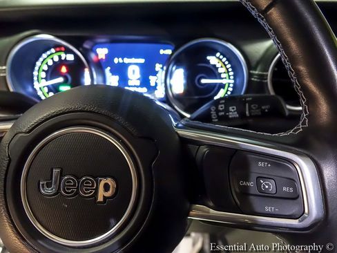 Used 2023 Jeep Wrangler Unlimited Sahara w/ Cold Weather Group AWD/4WD image 17